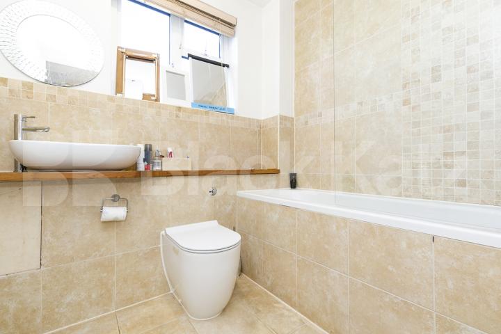 A well-appointed bright two bedroom apartment located in a private block  Muswell Hill , Alexandra Palace / Muswell Hill